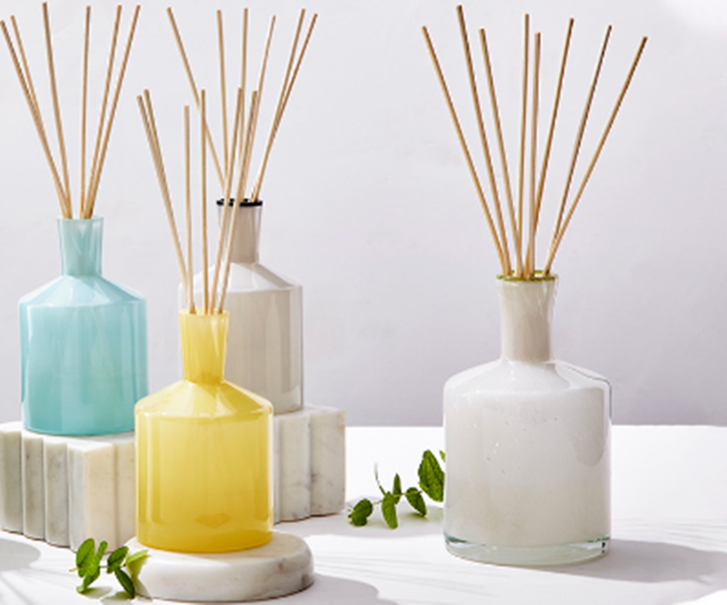 The Difference Between Reed Diffusers and Traditional Candle Diffusers